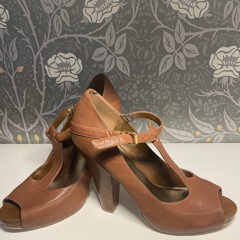 BCBG heels